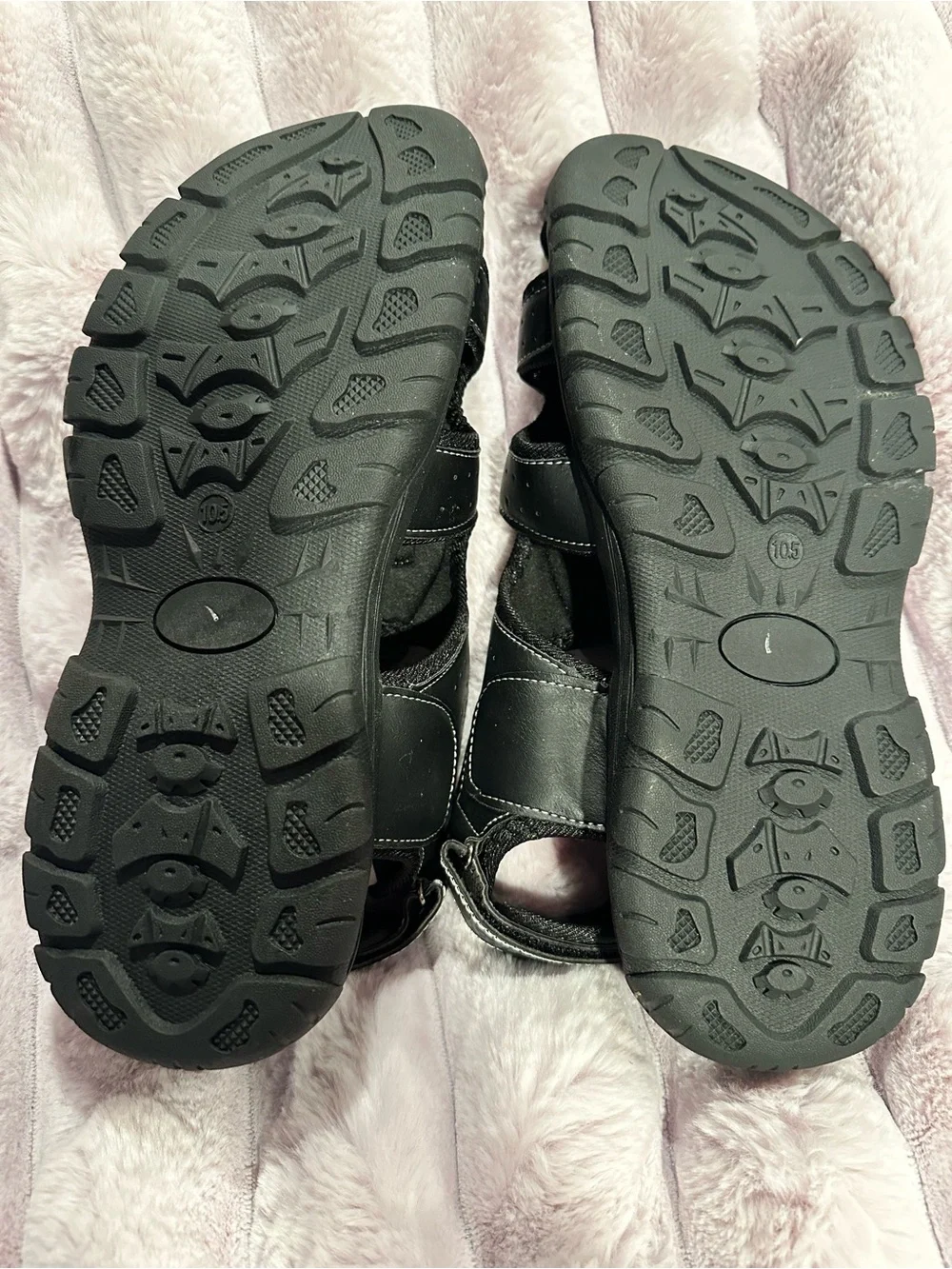 10.5 Men’s Avalanche Black Closed-Toe Bungee Sandals
